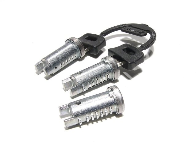 (image for) Lock Cylinder Set 3-way Vespa PK S, XL1, PX Lusso, Cosa2, T5