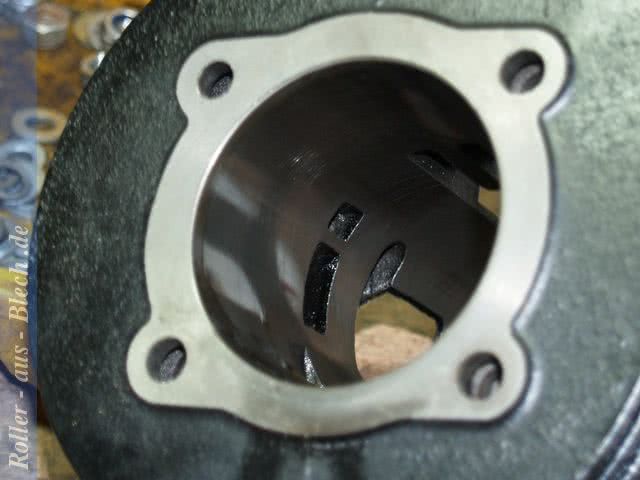 Cylinder bore and transfer ports of a Vespa PX 125 cylinder